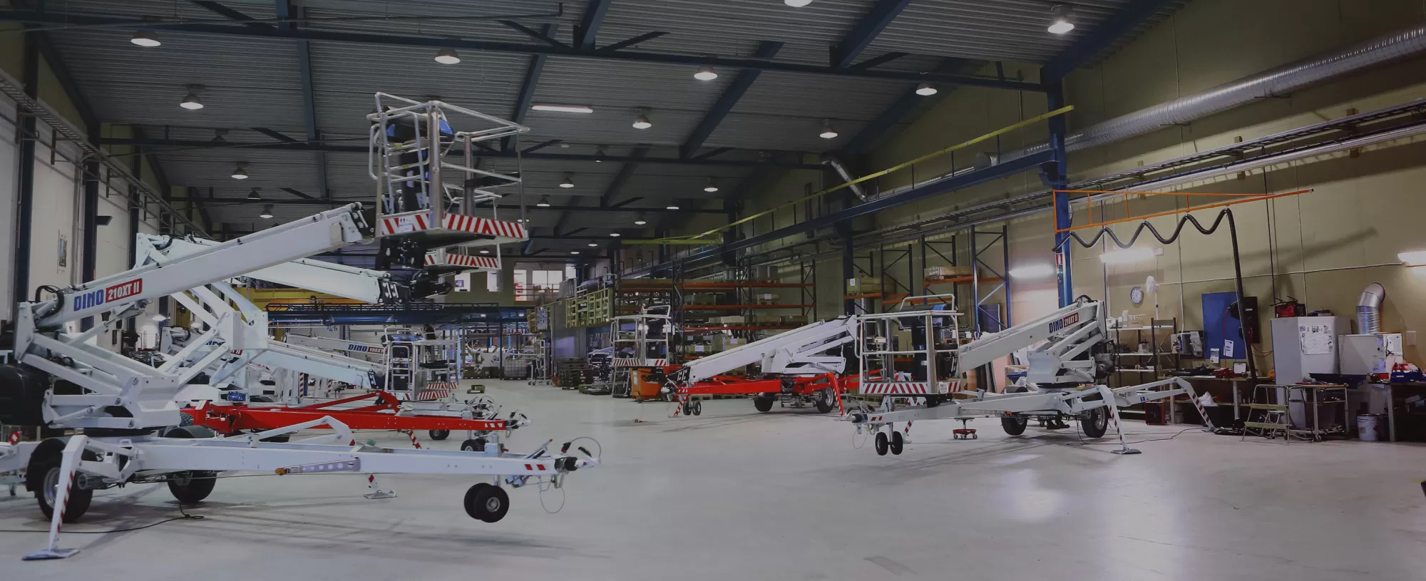 hero-reference-dinolift-3048x1242px-dark